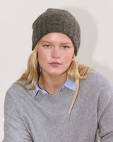Bonnet en alpaga gris charbon avec revers | Tricot côtelé pour une chaleur et un style ultimes